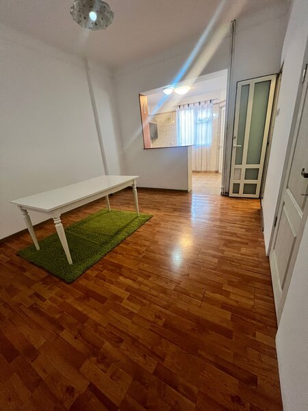 Calarasilor- Piata Muncii, casa 8 camere, 3 bai